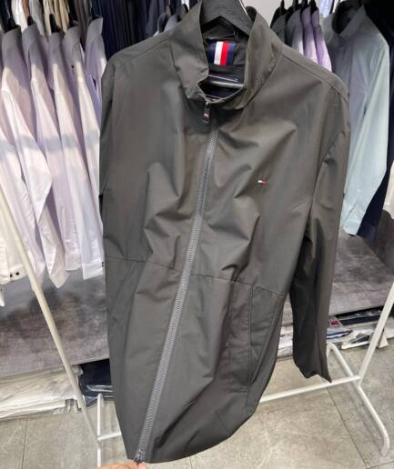 3961 Ветровка Tommy Hilfiger 25113 / M / черный