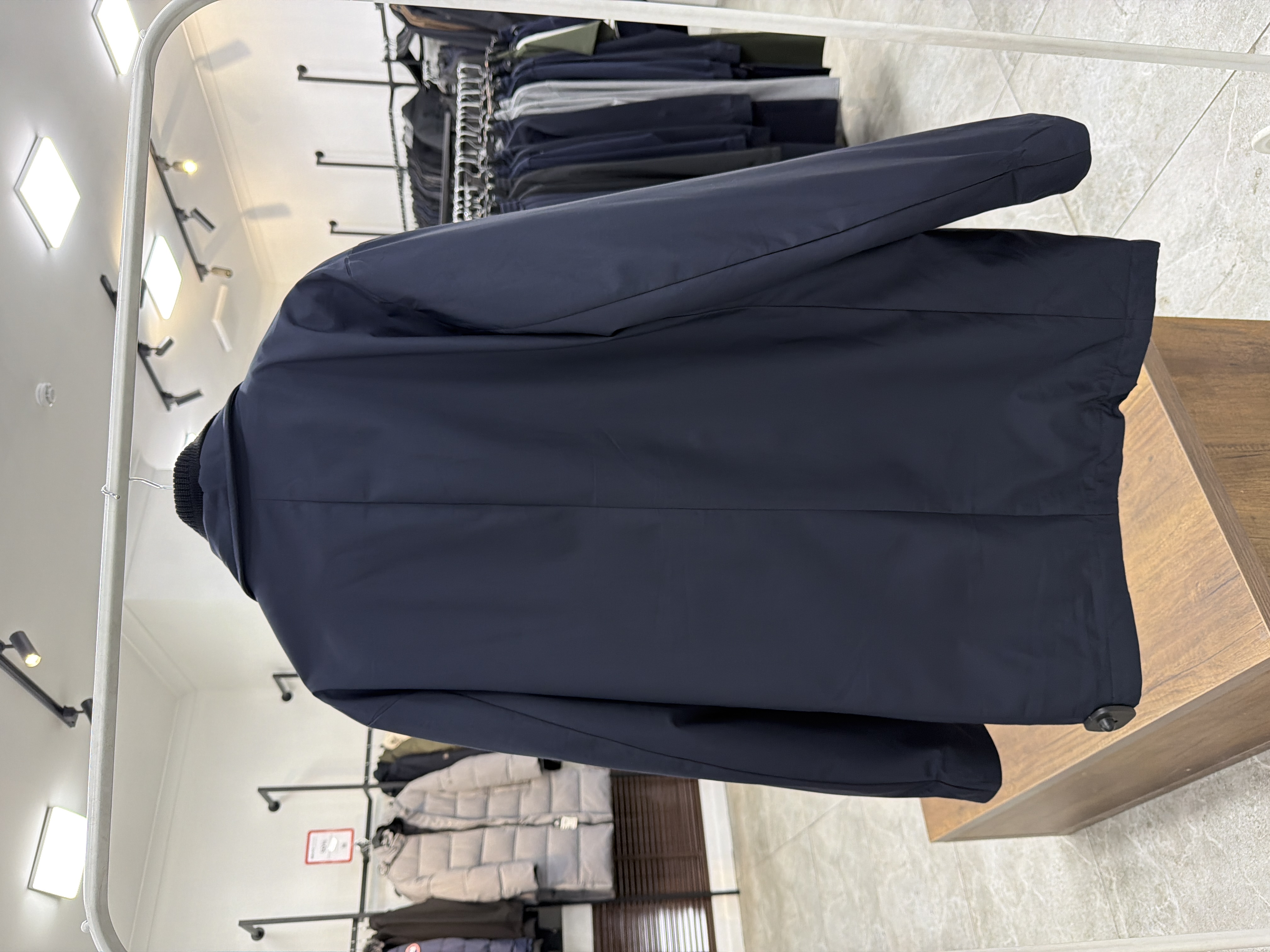 4888 Короткий плащ Codeno 25394 / L / Темно синий