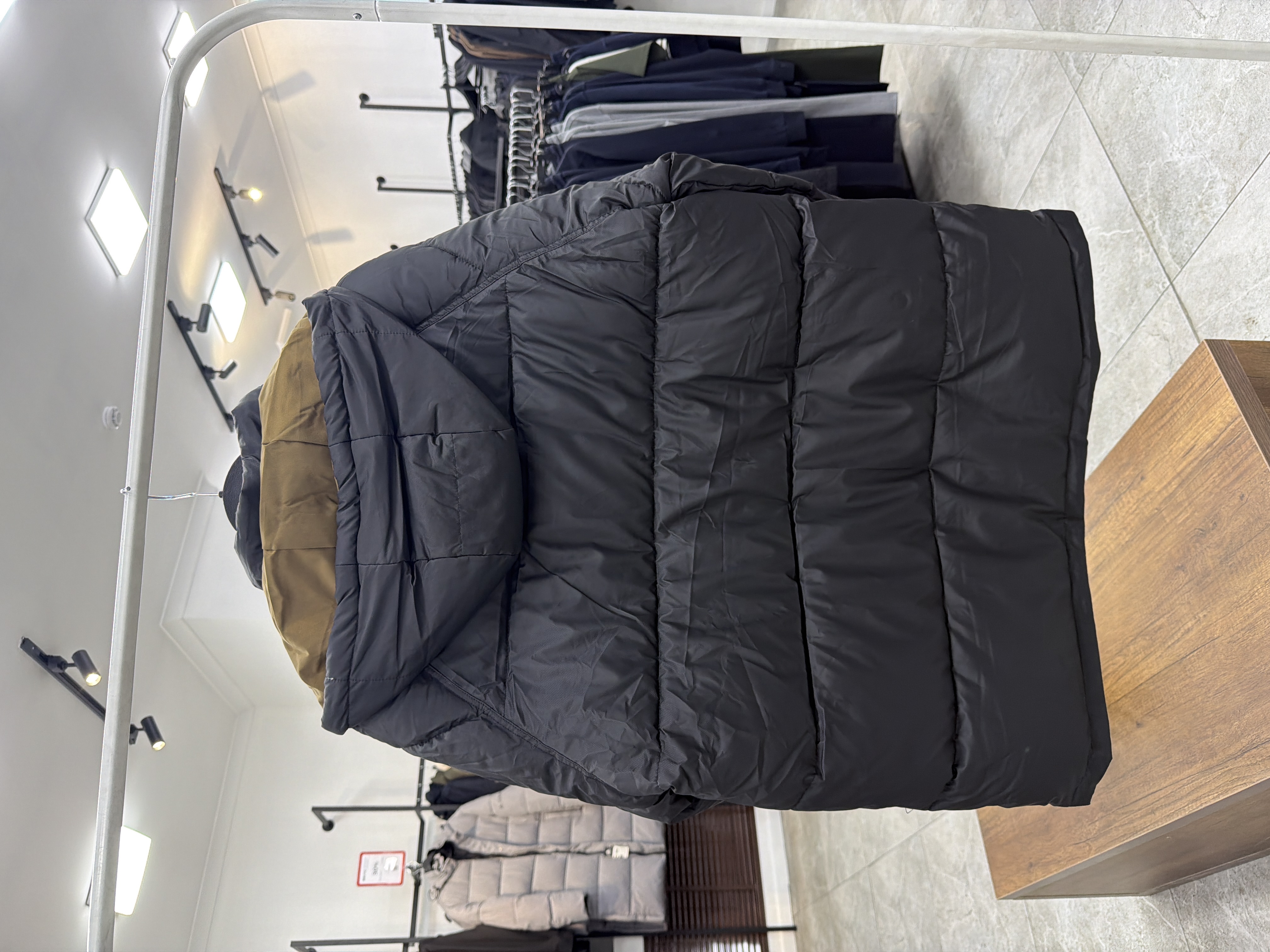 4852 Короткий пуховик No brand 2-301 / 4XL / черный