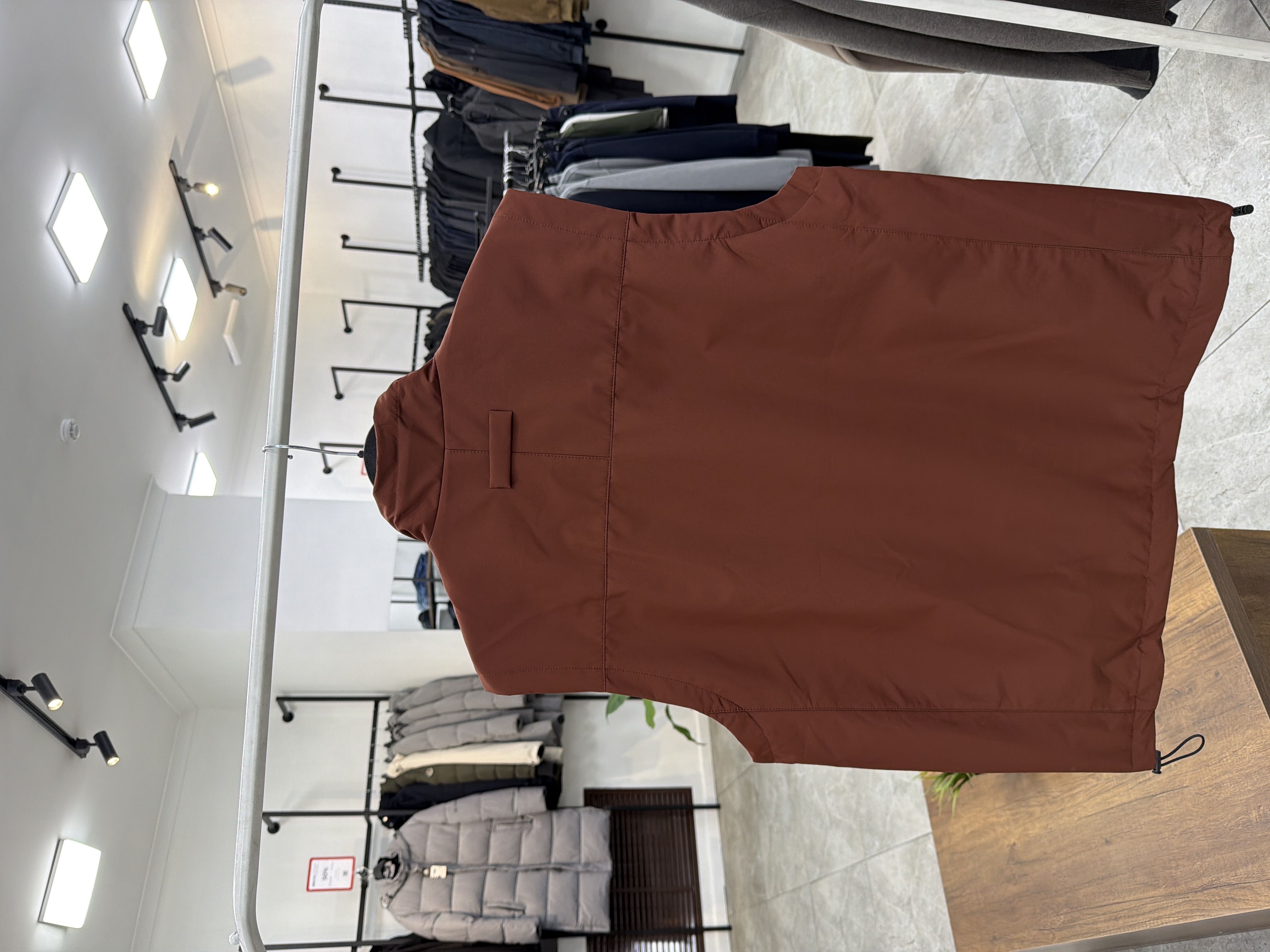 4735 Тонкая безрукавка  Gaisite 7156 / 3XL / коричневый