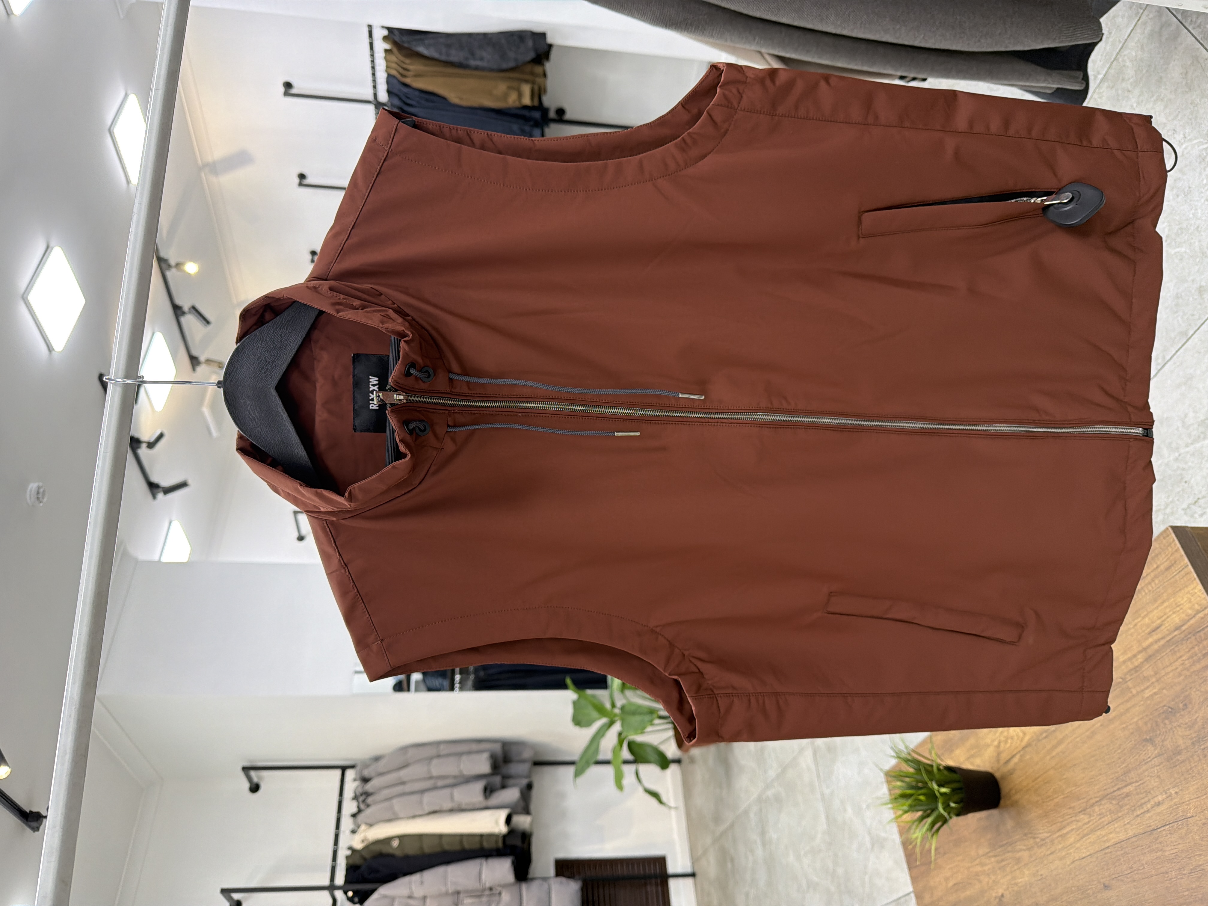 4735 Тонкая безрукавка  Gaisite 7156 / 3XL / коричневый