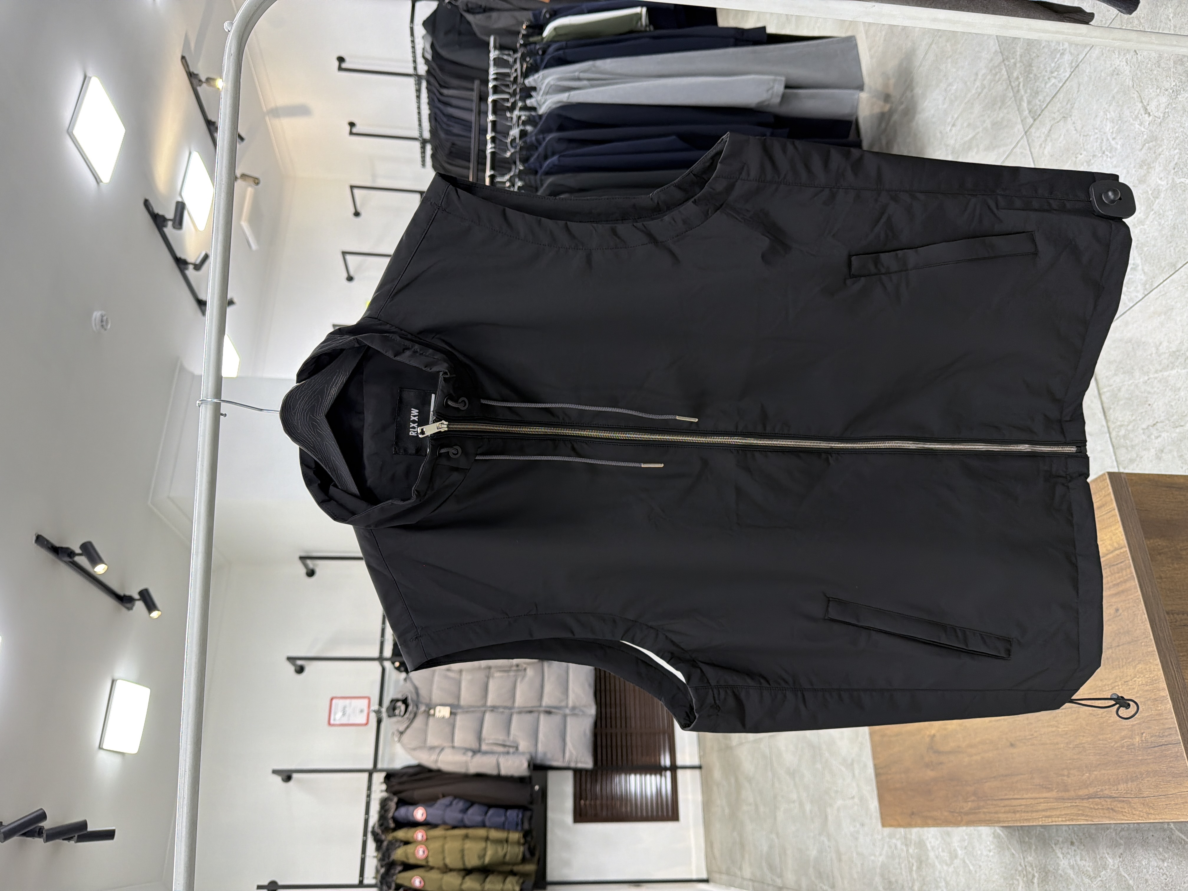 4733 Тонкая безрукавка  Gaisite 7156 / XL / черный